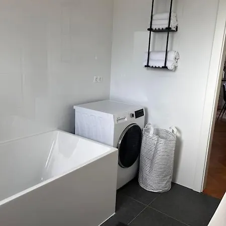 Vali 2 Τρογκίρ